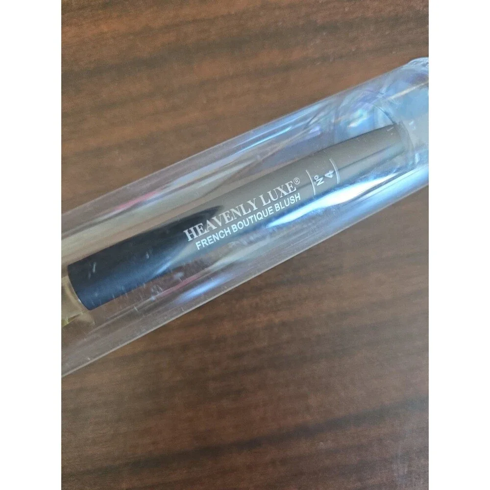 IT Cosmetics Heavenly Luxe French Boutique  #4 Ultra Soft Blush Brush NEW SEALED